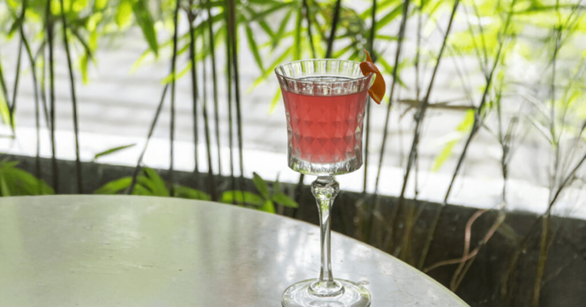 Cosmopolitan: Cocktail Pink yang Selalu Jadi Primadona Sejak Sex and the City