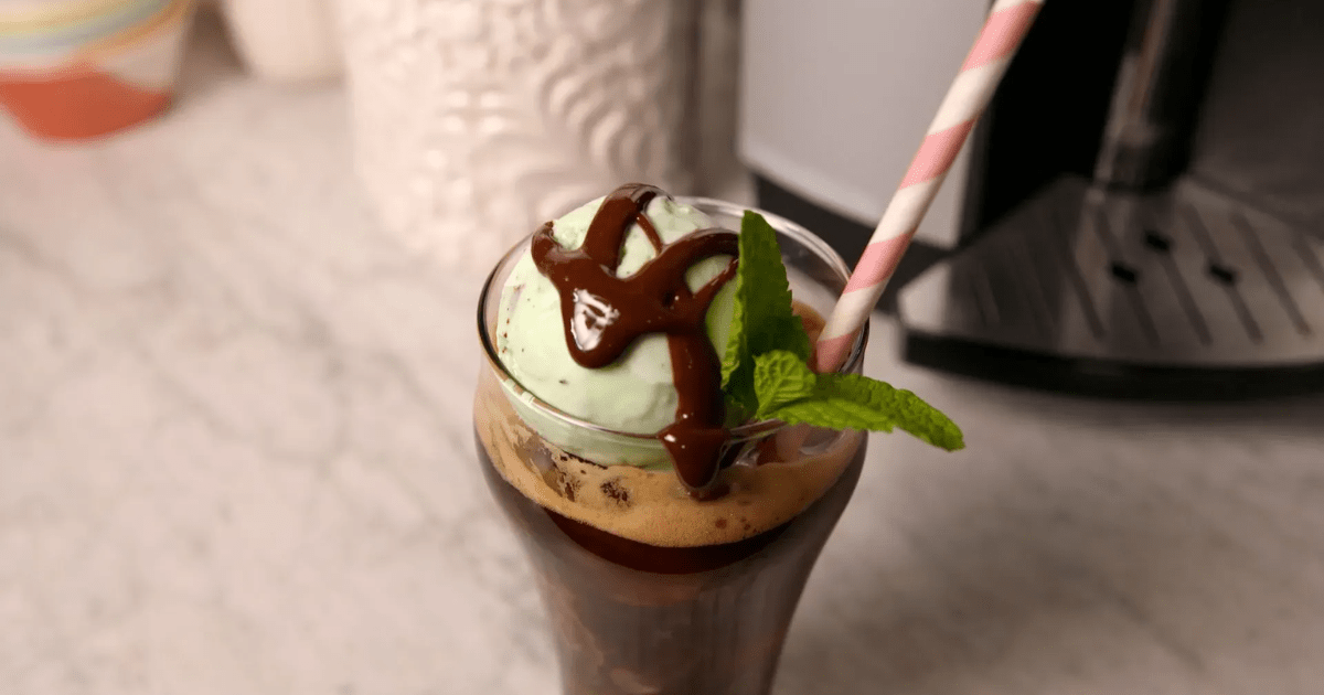 Es Kopi Float Segar: Resep Mudah Pakai Stok Es Krim 2025