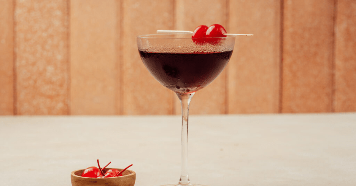 Manhattan Cocktail Klasik: Resep Asli New York & 5 Varian Paling Hits 2025
