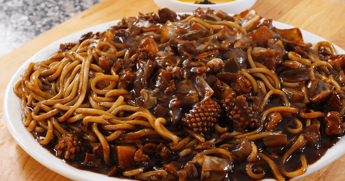 Resep Jjajangmyeon Mie Hitam Korea: 5 Langkah Mudah 2025!