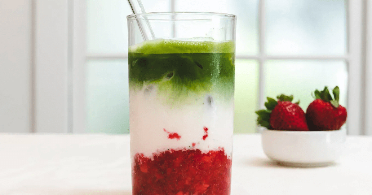 Resep Strawberry Matcha Almond Latte Segar 5 Menit