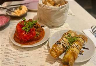 Rasakan Cita Rasa Yunani di Tengah Inggris