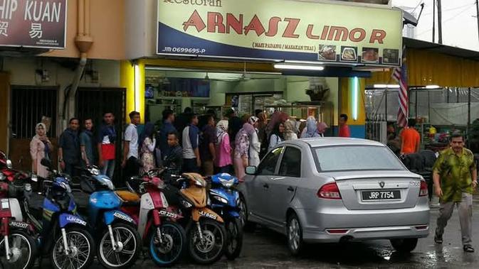 Pesona Nasi Padang di Tengah Hingar Bingar Johor Bahru